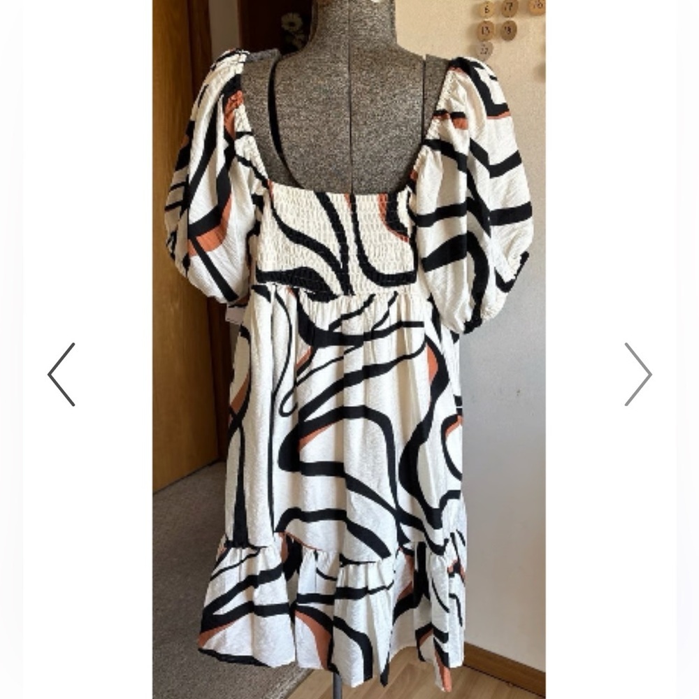Women’s Nine West White Mini Dress with Black and Tan Abstract Print Size Small - Picture 2 of 5